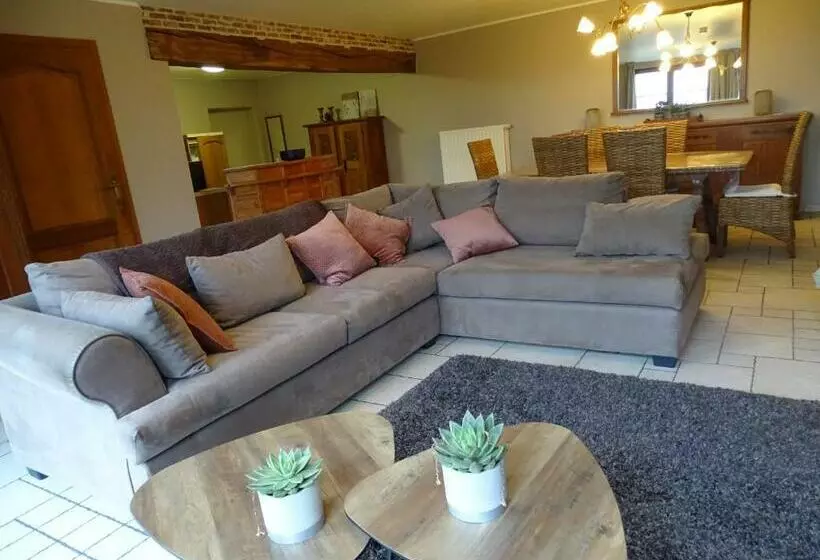 Au Coeur Des Collines, Charmette