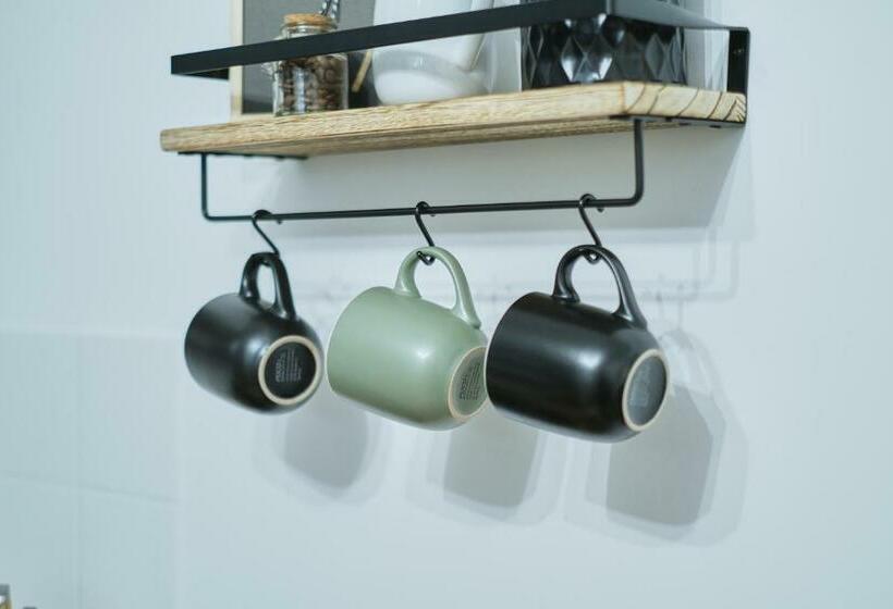 Topeingerichtete Große 2 Zimmer Wohnung