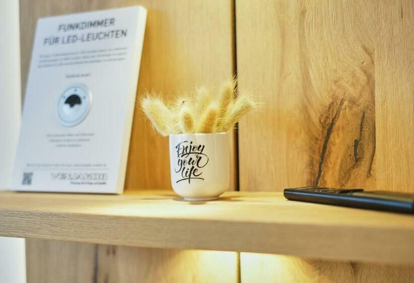 Topeingerichtete Große 2 Zimmer Wohnung