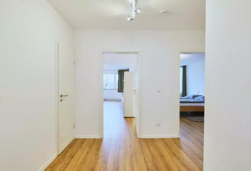 Topeingerichtete Große 2 Zimmer Wohnung