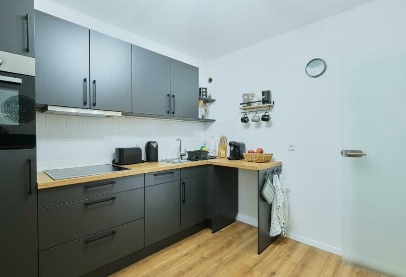 Topeingerichtete Große 2 Zimmer Wohnung