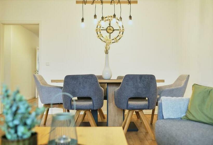 Topeingerichtete Große 2 Zimmer Wohnung