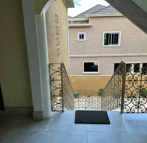 White House By White River