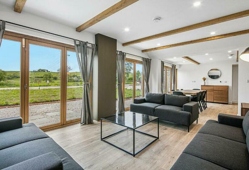 The Coach House At Dovedale Manor