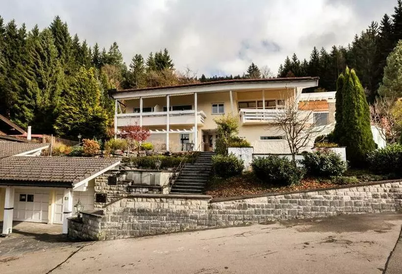 Villa Am First