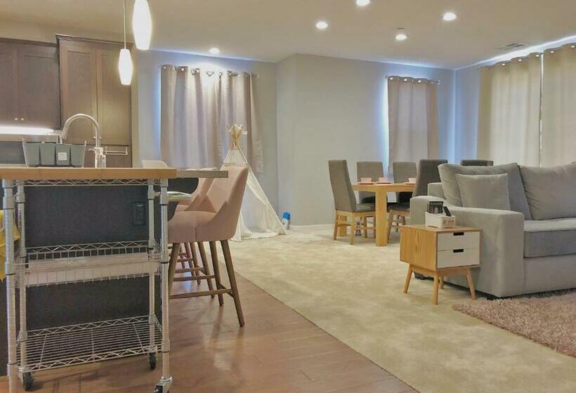 @ Marbella Lane   3br Elegant House Laundry + P