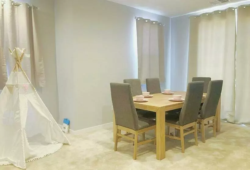 @ Marbella Lane   3br Elegant House Laundry + P