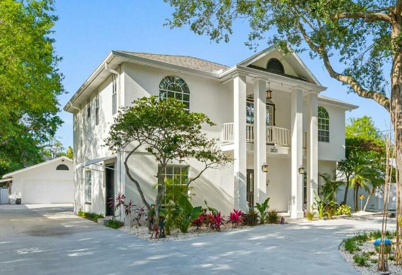 Ideal For Groups! Sleeps 14, Pool, Spa Near Downtown