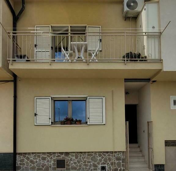 La Tua Casa A Tricarico, Comfort,privacy, E Parcheggio, Io Sono Qui