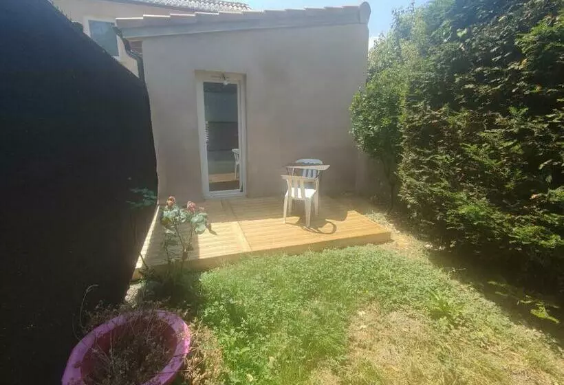 Appartement Cocooning Au Bourg Saint Julien L Ars