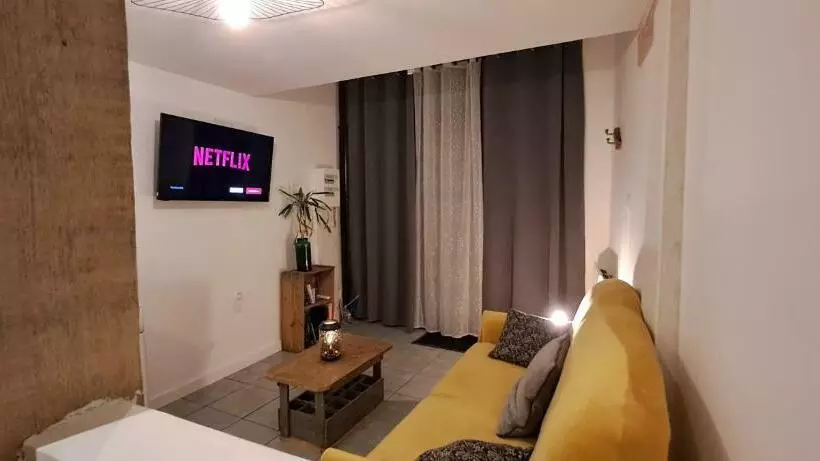 Appartement Cocooning Au Bourg Saint Julien L Ars