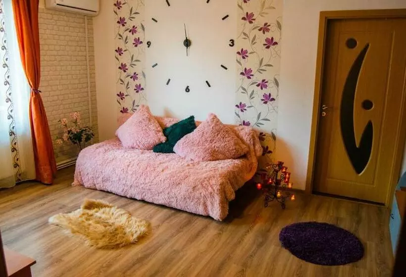 Intimate And Cozy Central Apartment