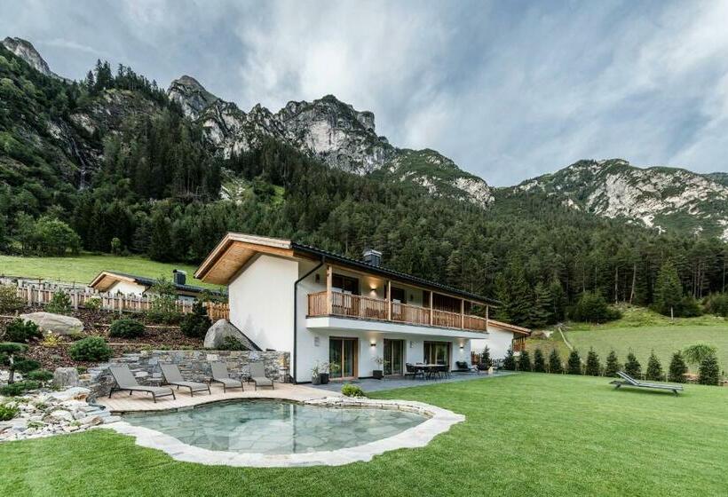 Lamonte Luxury Chalet