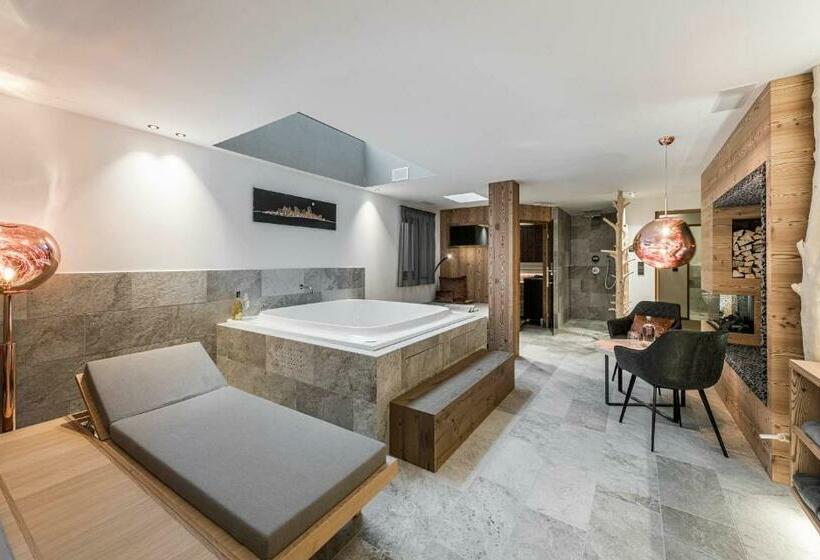 Lamonte Luxury Chalet