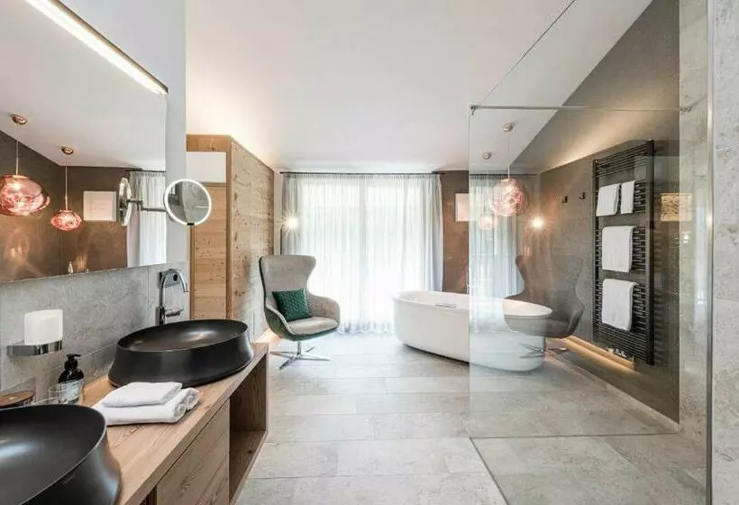 Lamonte Luxury Chalet