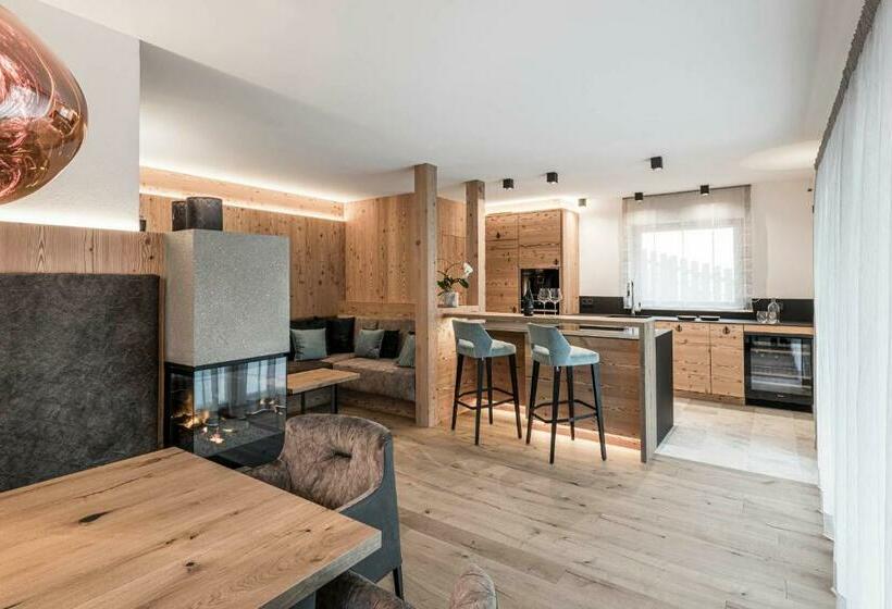 Lamonte Luxury Chalet