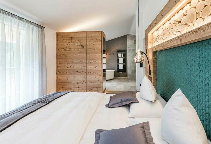 Lamonte Luxury Chalet