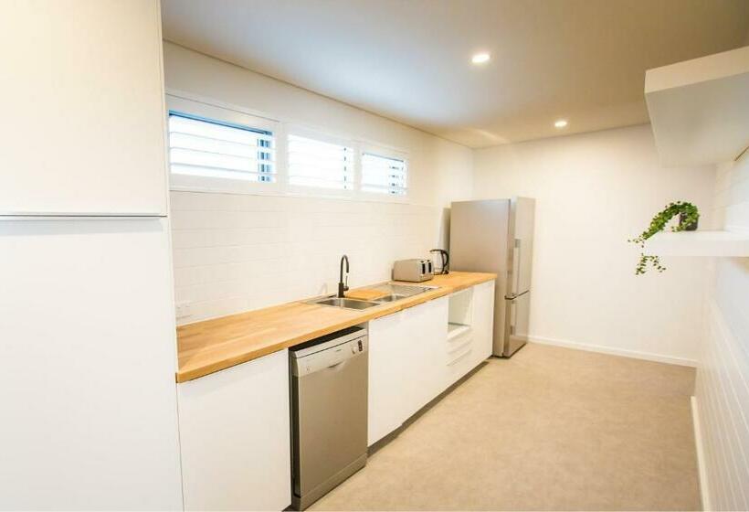 Lefties @ The Bay, Gracetown, Margaret River   New