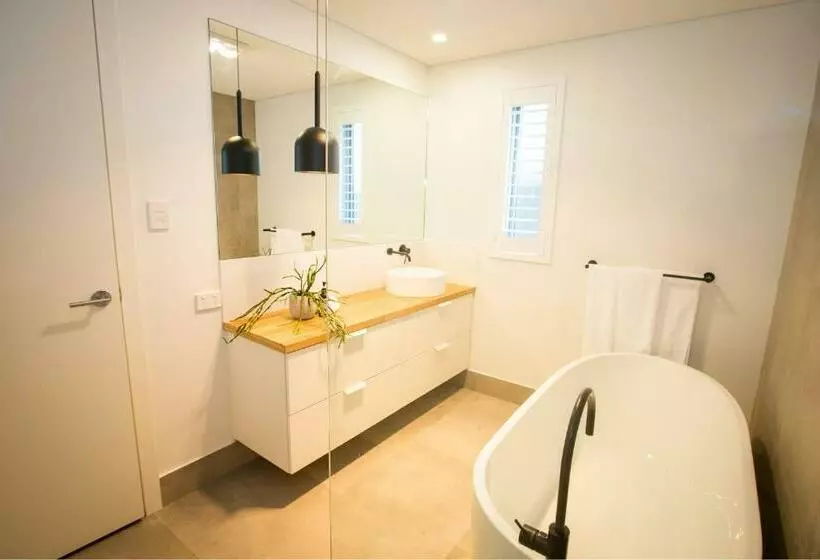 Lefties @ The Bay, Gracetown, Margaret River   New