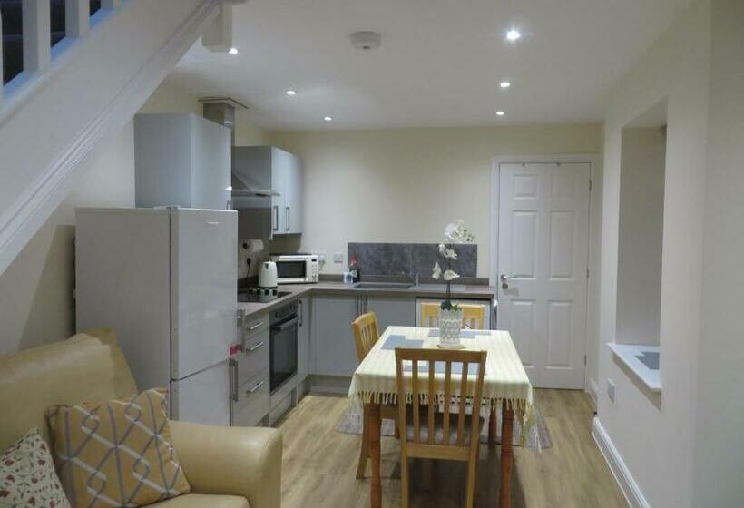 Station Retreat 6b Comberton Terrace