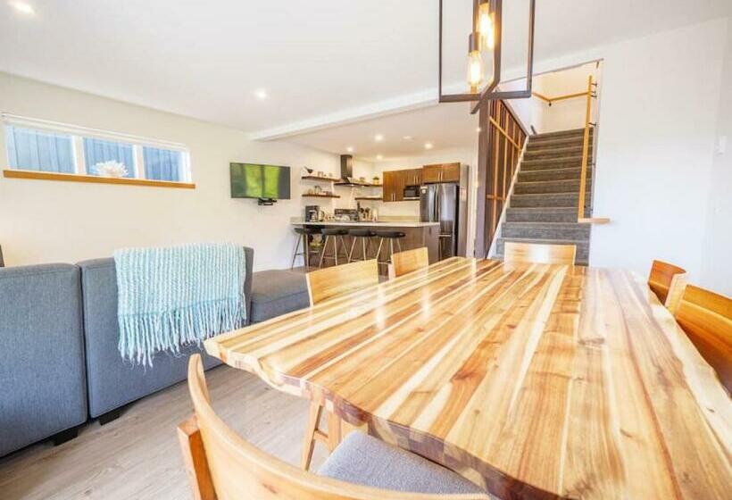 Storm Bay Modern 1 Bed Suite And Chefs Kitchen