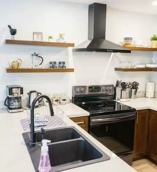 Storm Bay Modern 1 Bed Suite And Chefs Kitchen