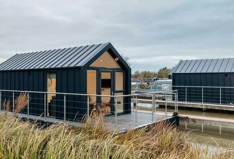 Tattenhall Marina Floating Pods