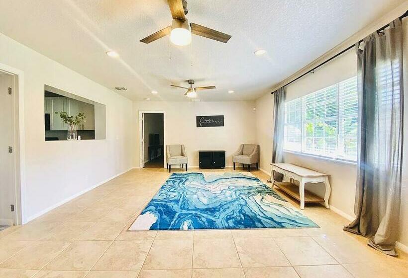 Xl Fully Loaded 4br 3ba Close To Beach & Downtown