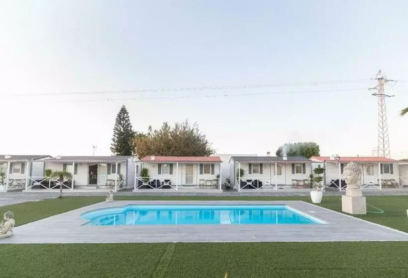 Bungalows Buda Beach