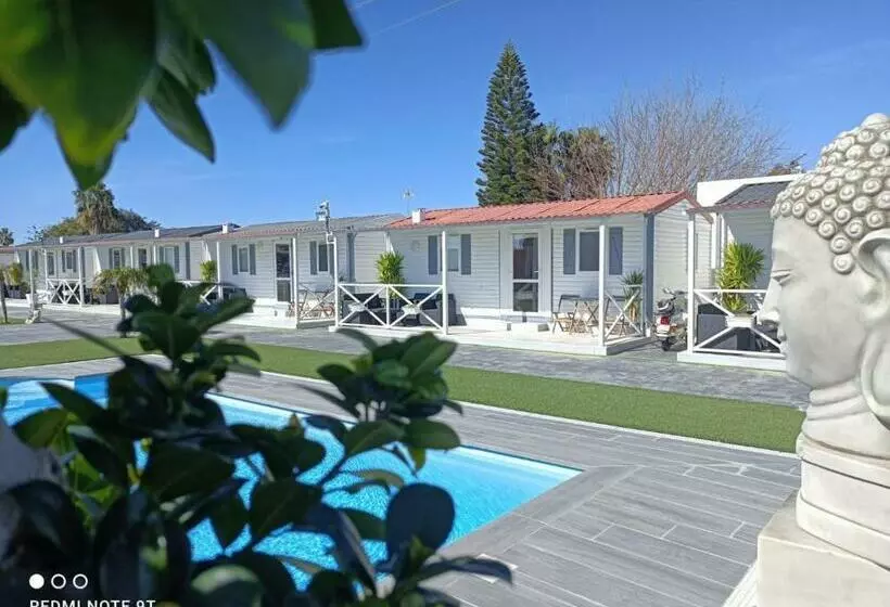 Bungalows Buda Beach