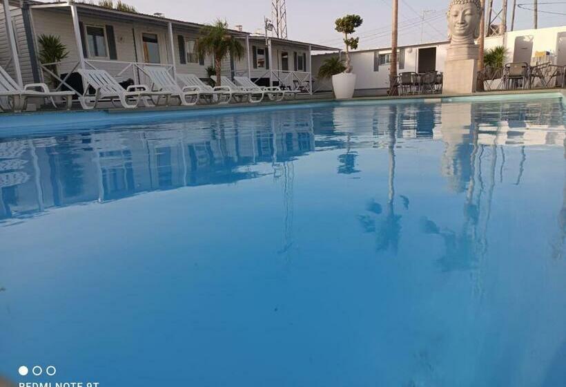 Bungalows Buda Beach