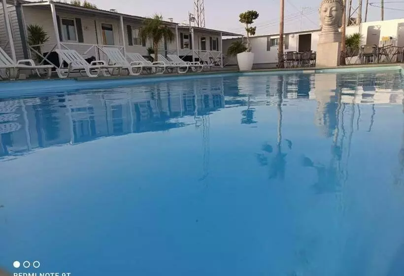 Bungalows Buda Beach