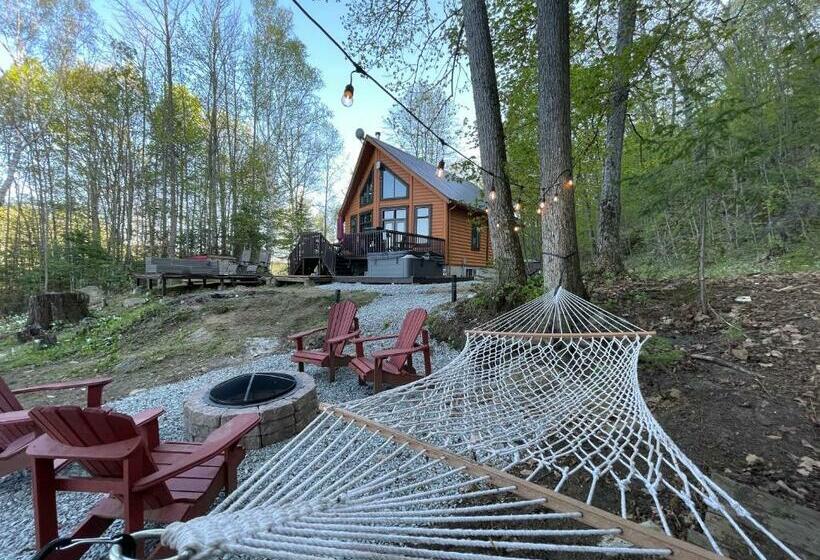 Joy S Chalet   Hottub, Lake, & Cottage