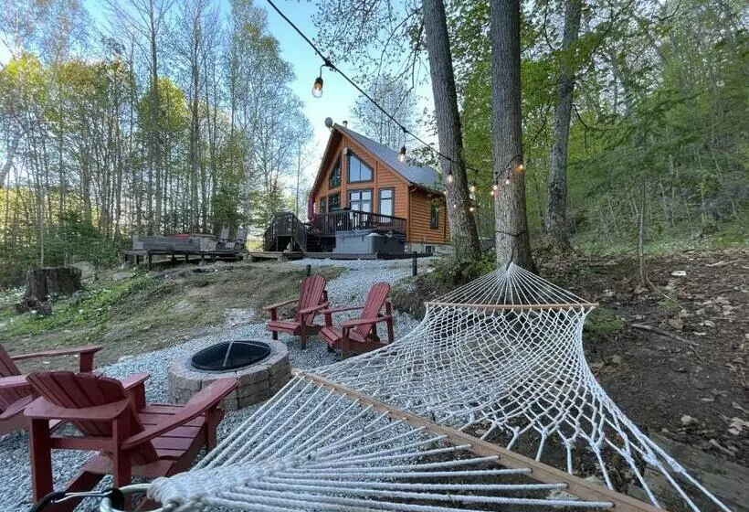 Joy S Chalet   Hottub, Lake, & Cottage