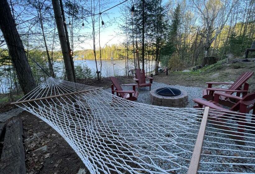 Joy S Chalet   Hottub, Lake, & Cottage