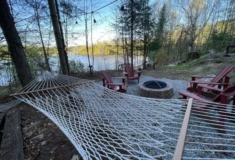 Joy S Chalet   Hottub, Lake, & Cottage