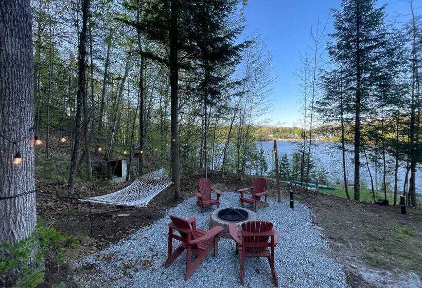 Joy S Chalet   Hottub, Lake, & Cottage