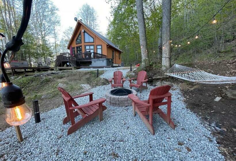 Joy S Chalet   Hottub, Lake, & Cottage