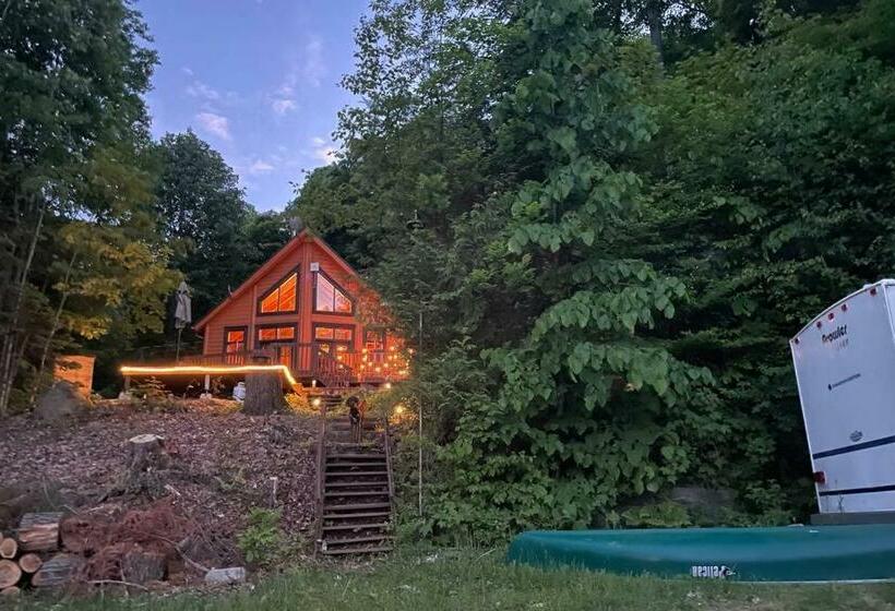 Joy S Chalet   Hottub, Lake, & Cottage