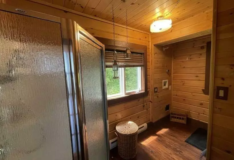 Joy S Chalet   Hottub, Lake, & Cottage