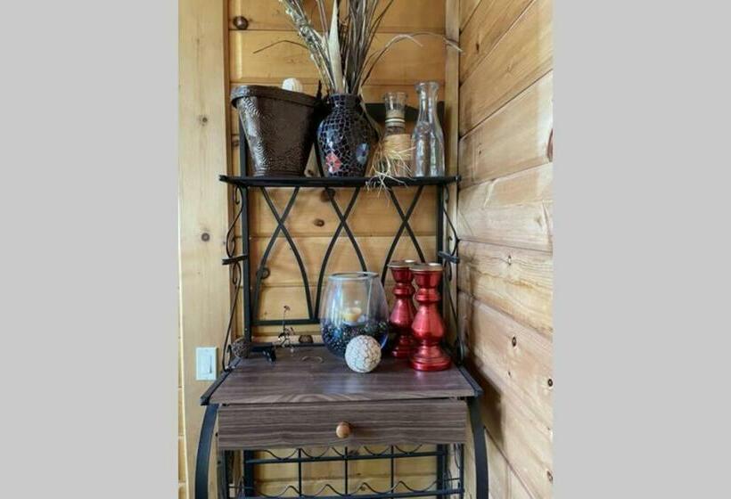 Joy S Chalet   Hottub, Lake, & Cottage