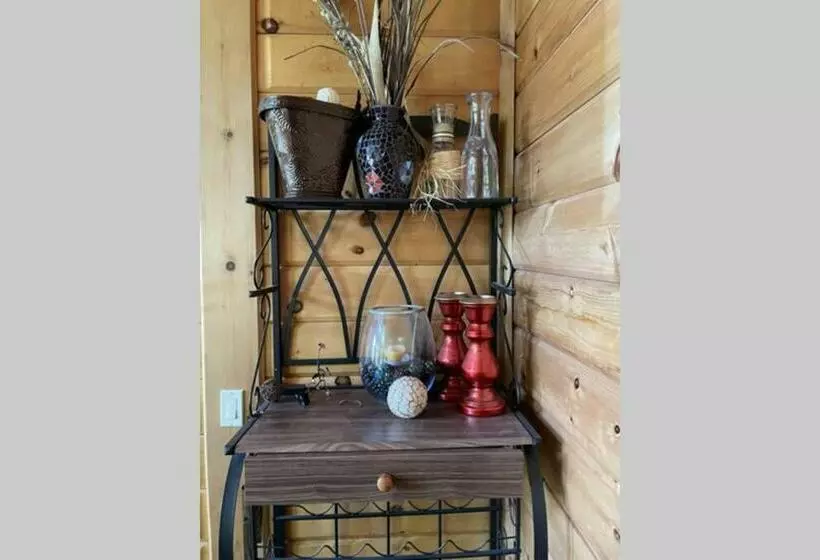 Joy S Chalet   Hottub, Lake, & Cottage