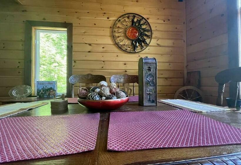 Joy S Chalet   Hottub, Lake, & Cottage