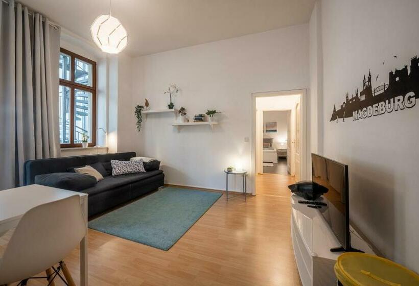 Große Altstadtwohnung Im Zentrum, Mit Balkon, Top Lage, 4 Schlafplätzen