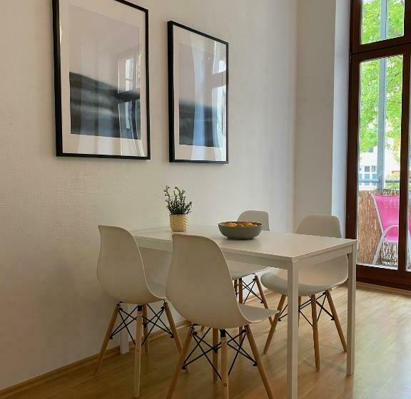 Große Altstadtwohnung Im Zentrum, Mit Balkon, Top Lage, 4 Schlafplätzen