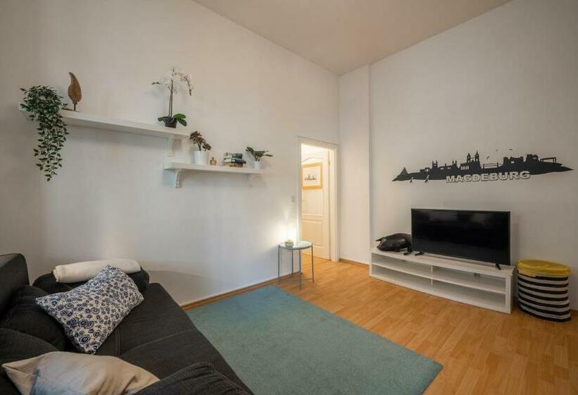 Große Altstadtwohnung Im Zentrum, Mit Balkon, Top Lage, 4 Schlafplätzen