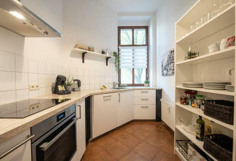 Große Altstadtwohnung Im Zentrum, Mit Balkon, Top Lage, 4 Schlafplätzen