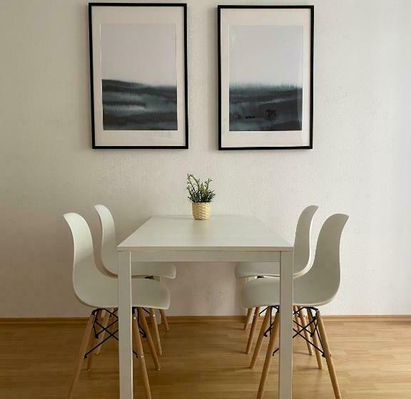 Große Altstadtwohnung Im Zentrum, Mit Balkon, Top Lage, 4 Schlafplätzen