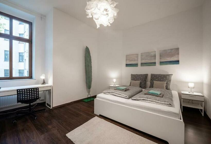 Große Altstadtwohnung Im Zentrum, Mit Balkon, Top Lage, 4 Schlafplätzen