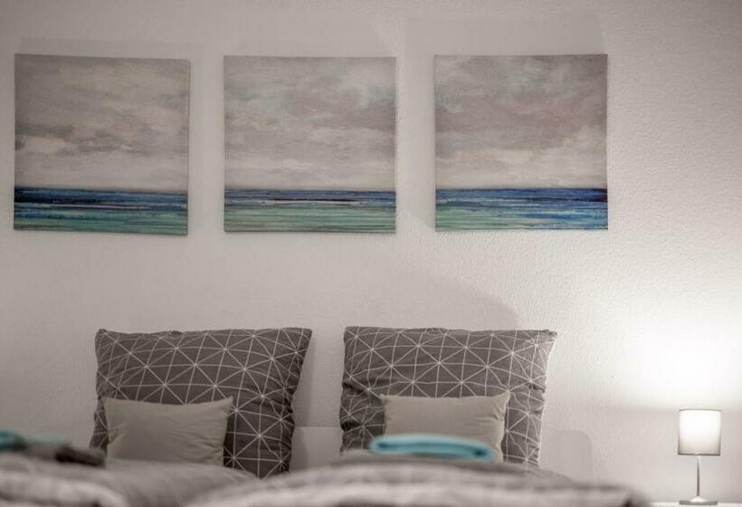 Große Altstadtwohnung Im Zentrum, Mit Balkon, Top Lage, 4 Schlafplätzen